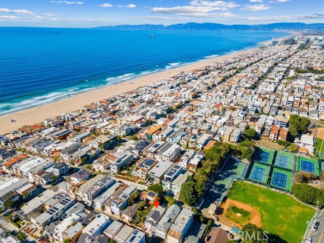 Detail Gallery Image 31 of 66 For 400 17th St, Manhattan Beach,  CA 90266 - 4 Beds | 2 Baths