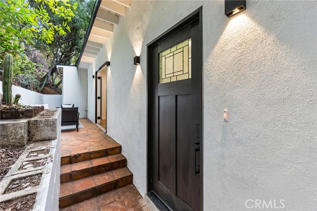 8010 Padre Lane, Los Angeles CA: https://media.crmls.org/medias/0288ddbd-198c-4ecb-ad77-f6389e4b5716.jpg