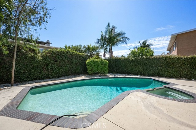9882 Kings Canyon Drive, Huntington Beach CA: https://media.crmls.org/medias/02893ff1-83b5-4798-8ffd-6b512749b750.jpg