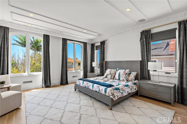 Detail Gallery Image 32 of 75 For 530 Kings Rd, Newport Beach,  CA 92663 - 5 Beds | 4/3 Baths