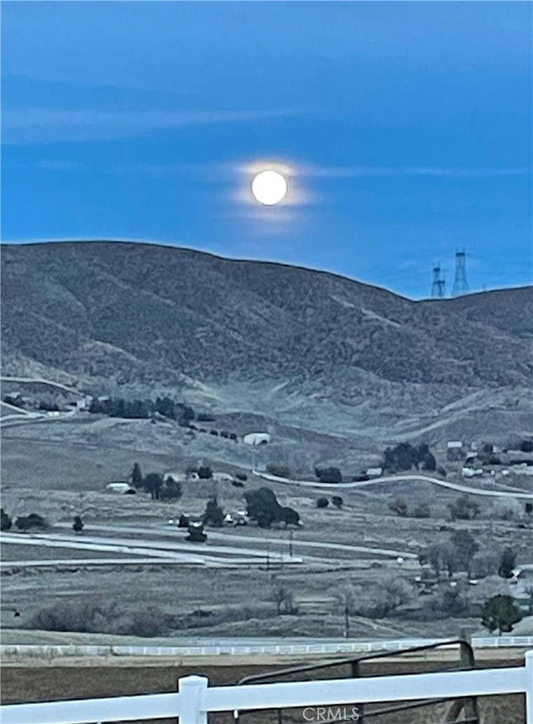 https://media.crmls.org/medias/028ae416-6bce-45df-a913-e21d6ffed78f.jpg?preset=X-Large