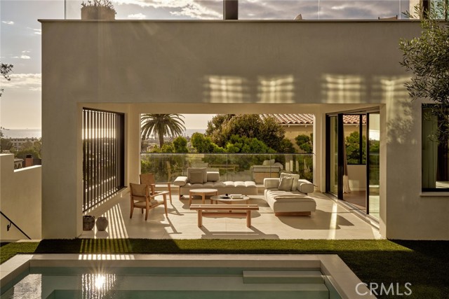 101 N Poinsettia Avenue, Manhattan Beach CA: https://media.crmls.org/medias/028b8ca4-df5e-40b0-9d4e-f85c948f80b2.jpg