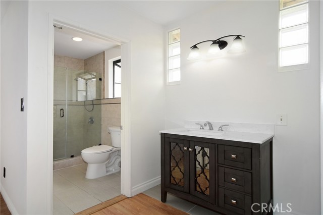 Detail Gallery Image 19 of 27 For 19324 Victory Bld, Reseda,  CA 91335 - 4 Beds | 3 Baths