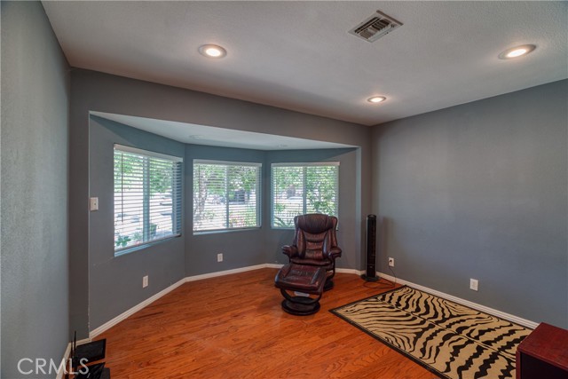 Detail Gallery Image 28 of 40 For 10049 Langdon, –,  CA 91345 - 3 Beds | 3 Baths