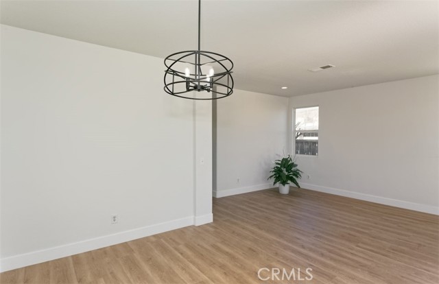 Detail Gallery Image 5 of 38 For 12596 Glen Canyon, Victorville,  CA 92395 - 5 Beds | 3 Baths