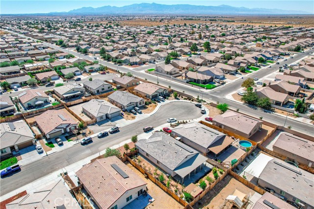 Detail Gallery Image 4 of 22 For 11932 Bluff Ct, Adelanto,  CA 92301 - 3 Beds | 2 Baths