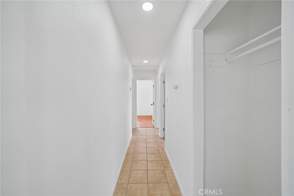 https://media.crmls.org/medias/028e556e-c132-486a-827b-e5d9aaf34142.jpg?preset=X-Large