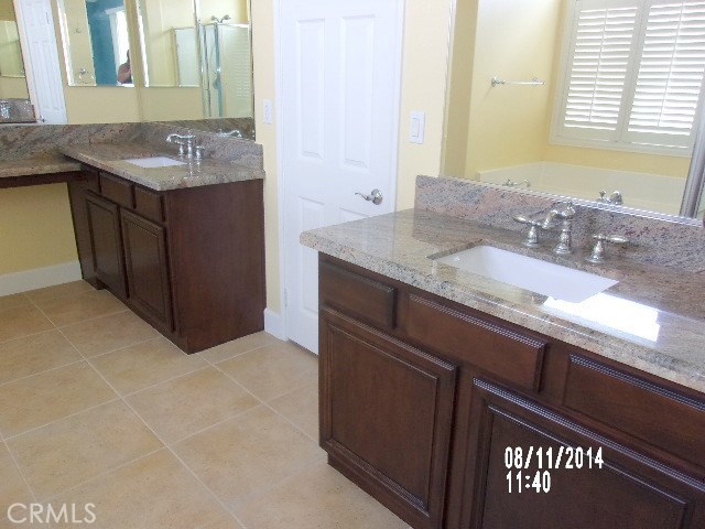 31 Via Scenica, Lake Elsinore CA: https://media.crmls.org/medias/028ed2ba-c3a1-46ee-951f-fed39bc4b111.jpg