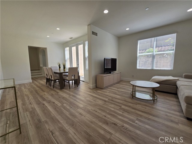 Detail Gallery Image 1 of 40 For 94 Chantilly, Irvine,  CA 92620 - 4 Beds | 2/1 Baths