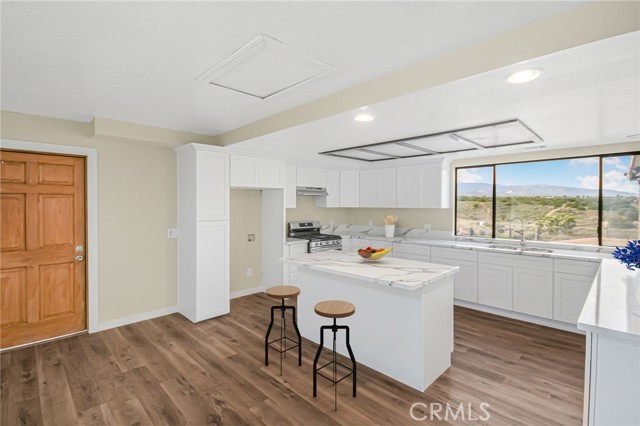 Detail Gallery Image 9 of 33 For 9149 Braceo Street, Oak Hills,  CA 92344 - 4 Beds | 3/1 Baths