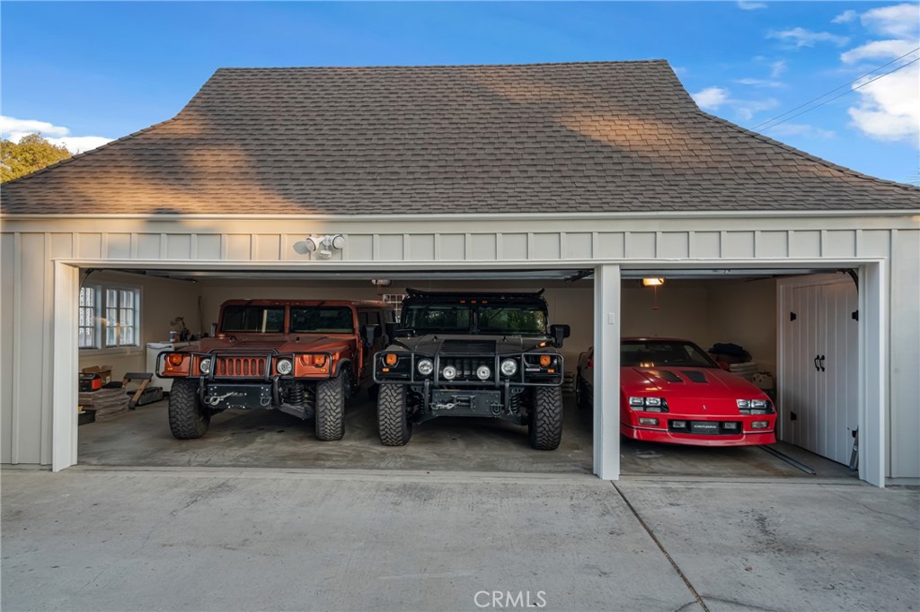 https://media.crmls.org/medias/0292f5d9-2120-442f-97c4-591017f9b6d0.jpg?preset=X-Large