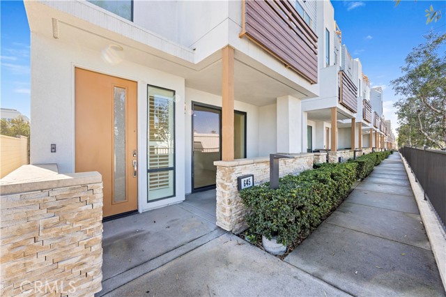 Detail Gallery Image 3 of 37 For 645 W 17th St, Costa Mesa,  CA 92627 - 3 Beds | 2/2 Baths