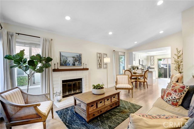 Detail Gallery Image 5 of 17 For 9770 El Paseo Dr, Rancho Cucamonga,  CA 91730 - 2 Beds | 1/1 Baths