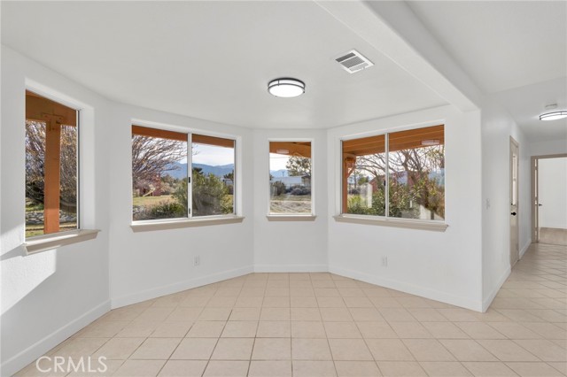 Detail Gallery Image 15 of 71 For 329 Lindero Rd, Pinon Hills,  CA 92372 - 7 Beds | 4 Baths