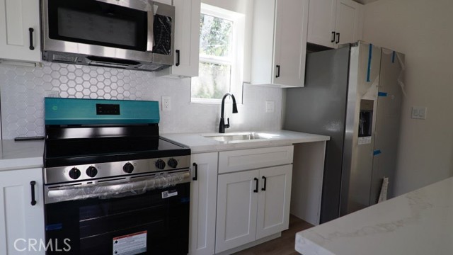 Detail Gallery Image 6 of 8 For 2533 Eucalyptus, Long Beach,  CA 90806 - 8 Beds | 5 Baths