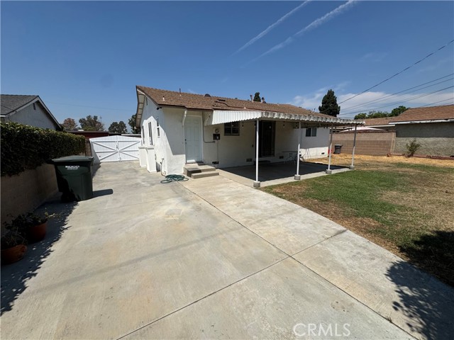 20608 Hawaiian Avenue, Lakewood CA: https://media.crmls.org/medias/0294b21f-de95-4f86-9d50-8e3148d9a7db.jpg