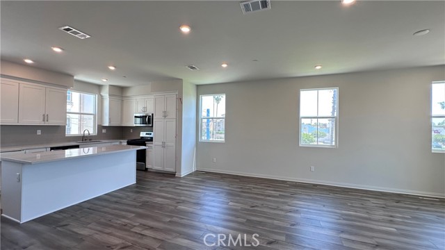 102 Hudson, Pomona CA: https://media.crmls.org/medias/02950234-c3a9-4928-b859-2cd6b3e74395.jpg