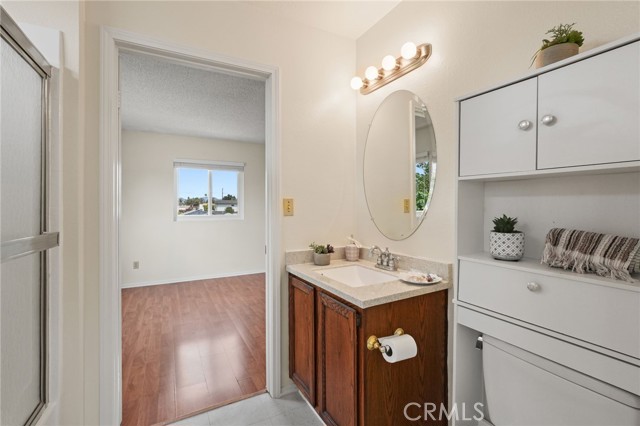 Detail Gallery Image 15 of 26 For 16015 Olympiad Ln #B,  Lake Balboa,  CA 91406 - 2 Beds | 1/1 Baths