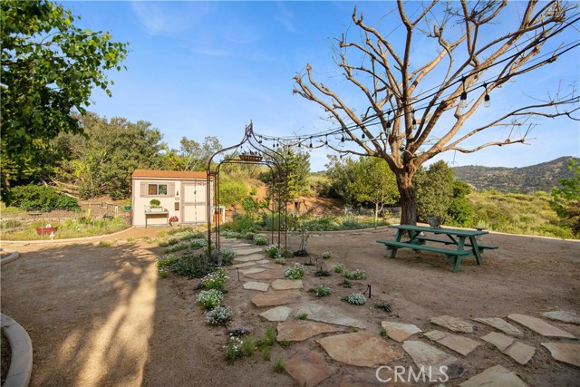 Detail Gallery Image 15 of 70 For 31267 Rancho Amigos Rd, Bonsall,  CA 92003 - 3 Beds | 3/1 Baths