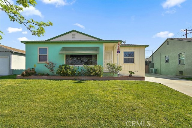 Detail Gallery Image 2 of 32 For 4708 Oliva, Lakewood,  CA 90712 - 4 Beds | 2 Baths