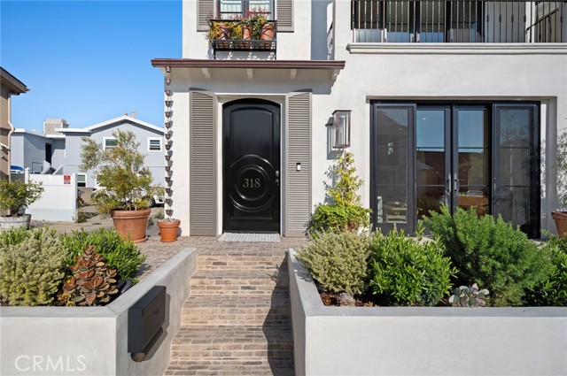 318 Coronado Street, Newport Beach CA: https://media.crmls.org/medias/0298f8be-511a-4484-a3a1-33a6a9e5959e.jpg