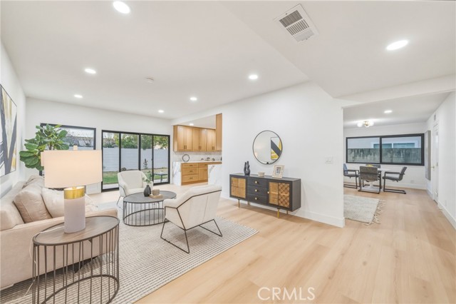 Detail Gallery Image 5 of 59 For 15335 Seine Cir, Irvine,  CA 92604 - 6 Beds | 4 Baths