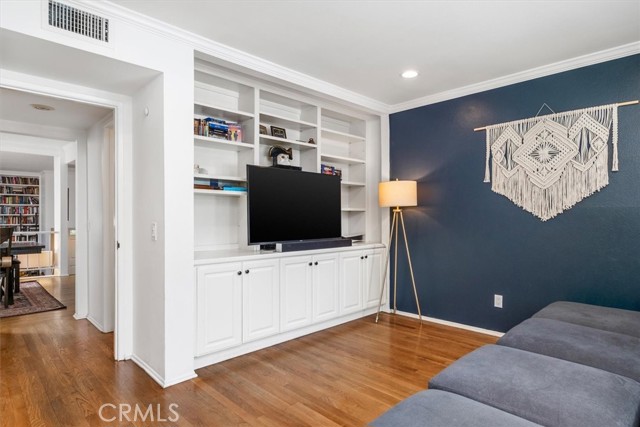 Detail Gallery Image 10 of 33 For 4185 Colfax Ave #D,  Studio City,  CA 91604 - 3 Beds | 3 Baths