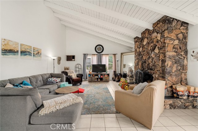 1070 Freeman Avenue, Long Beach CA: https://media.crmls.org/medias/029a820b-e950-430f-914f-d1a5a614eb20.jpg