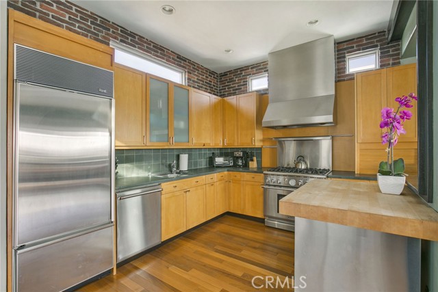 405 15th Street, Manhattan Beach CA: https://media.crmls.org/medias/029b6e71-db34-4458-a619-cc760add8cdf.jpg