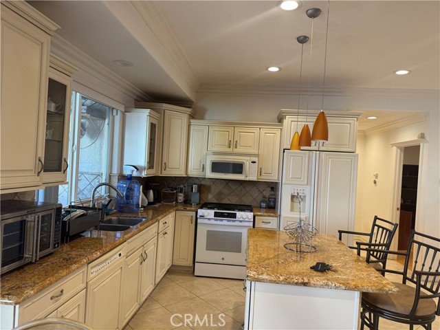 Detail Gallery Image 9 of 44 For 5092 Chimineas, Tarzana,  CA 91356 - 4 Beds | 2 Baths