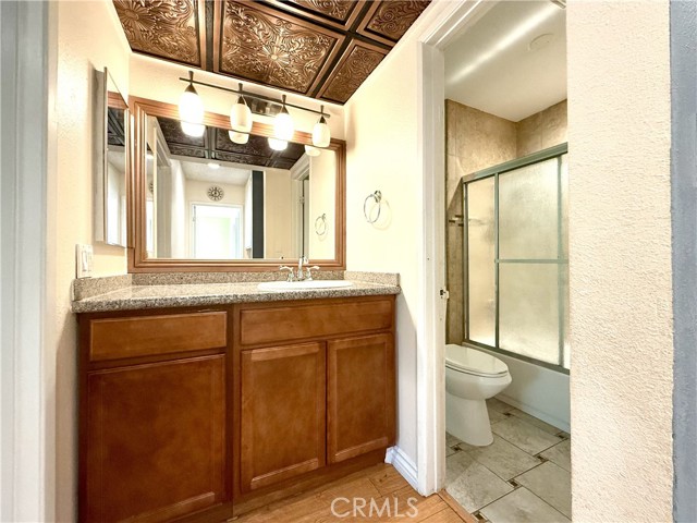Detail Gallery Image 15 of 26 For 7320 Lennox Ave #H1,  Van Nuys,  CA 91405 - 2 Beds | 2/1 Baths
