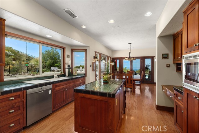 21475 Ridgedale Drive, Lake Mathews CA: https://media.crmls.org/medias/029e437d-10d4-4b1a-9a63-d8af1f4743d9.jpg