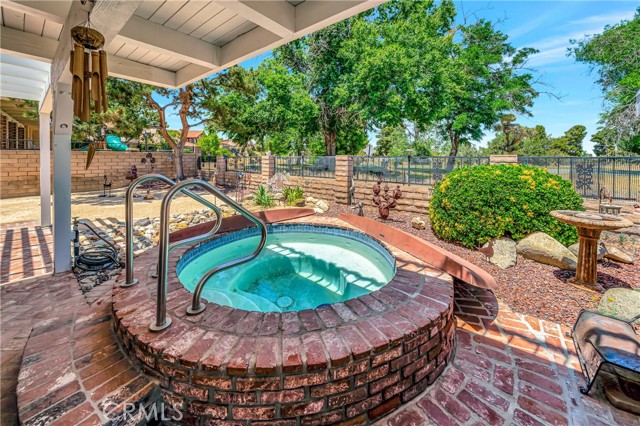 433 Fairway Drive, Palmdale CA: https://media.crmls.org/medias/029e7302-f55d-444c-8623-995725599991.jpg