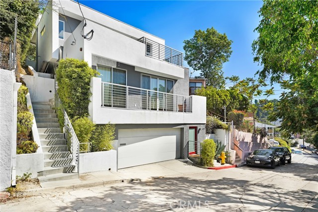 3907 De Longpre Avenue, Los Angeles CA: https://media.crmls.org/medias/029ed4ef-8cd6-4be6-8588-bba2e21b2af5.jpg