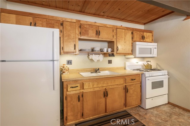 Detail Gallery Image 9 of 34 For 42612 La Cerena Ave, Big Bear Lake,  CA 92315 - 2 Beds | 1 Baths