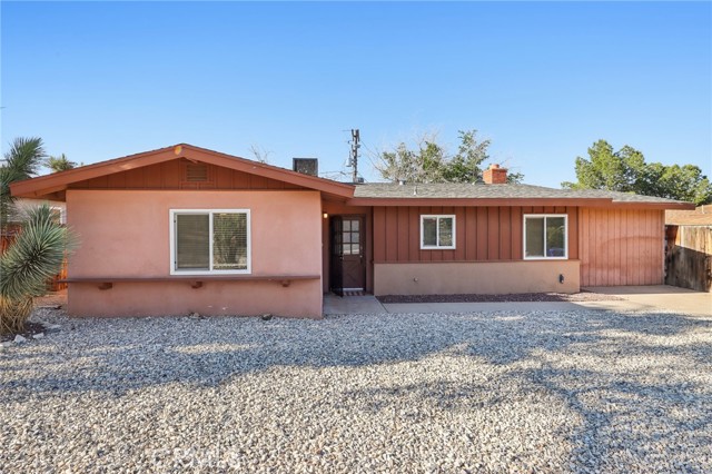 Detail Gallery Image 11 of 26 For 23869 Tocaloma Rd, Apple Valley,  CA 92307 - 3 Beds | 2 Baths