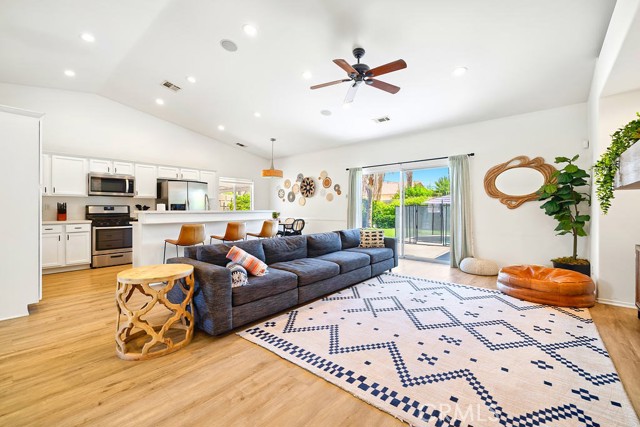 43540 Brahea Court, Indio CA: https://media.crmls.org/medias/02a06ba6-fe68-447b-9338-dfc83fab497e.jpg