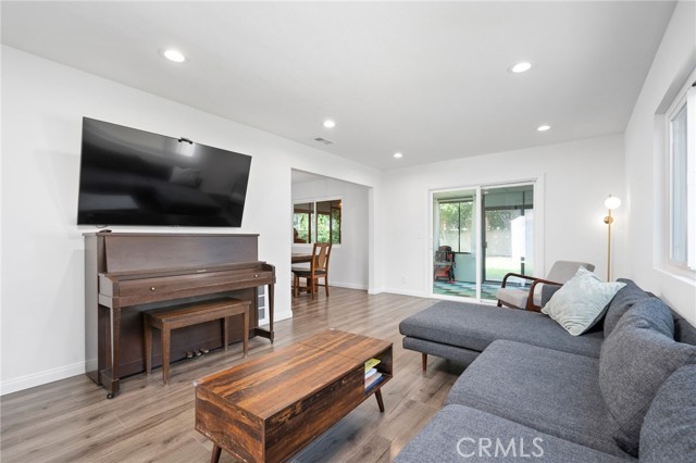 805 S Plymouth Place, Anaheim CA: https://media.crmls.org/medias/02a0b488-cdcb-4375-8dd2-b03cf9ac3f08.jpg