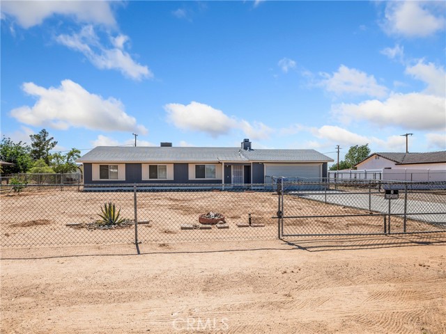 Detail Gallery Image 1 of 37 For 11070 Neola Rd, Apple Valley,  CA 92308 - 3 Beds | 2 Baths