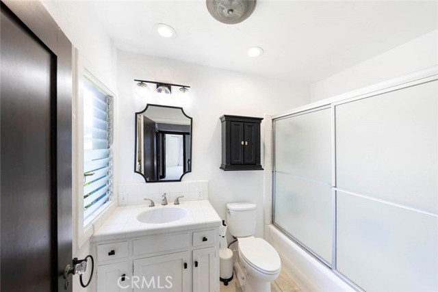 1051 Marine Drive, Laguna Beach CA: https://media.crmls.org/medias/02a12b8d-0f47-4353-8aab-c2e6207c0ca6.jpg