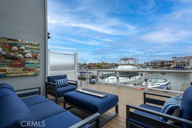 4073 Aladdin Drive, Huntington Beach CA: https://media.crmls.org/medias/02a1303a-1f54-4f2f-9f34-1becc1c9c905.jpg
