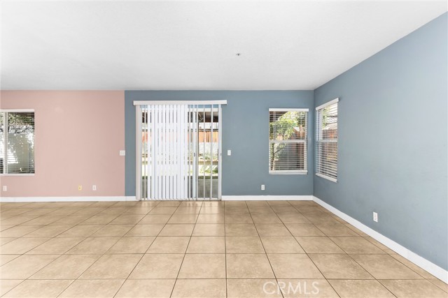 Detail Gallery Image 9 of 36 For 11355 Tondela St, Fontana,  CA 92337 - 5 Beds | 2/1 Baths