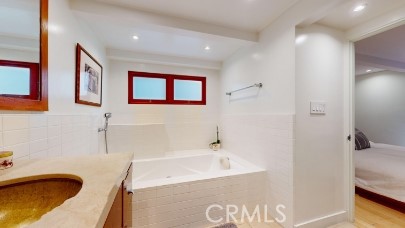 Detail Gallery Image 21 of 33 For 3205 Bayview Dr, Manhattan Beach,  CA 90266 - 3 Beds | 3 Baths