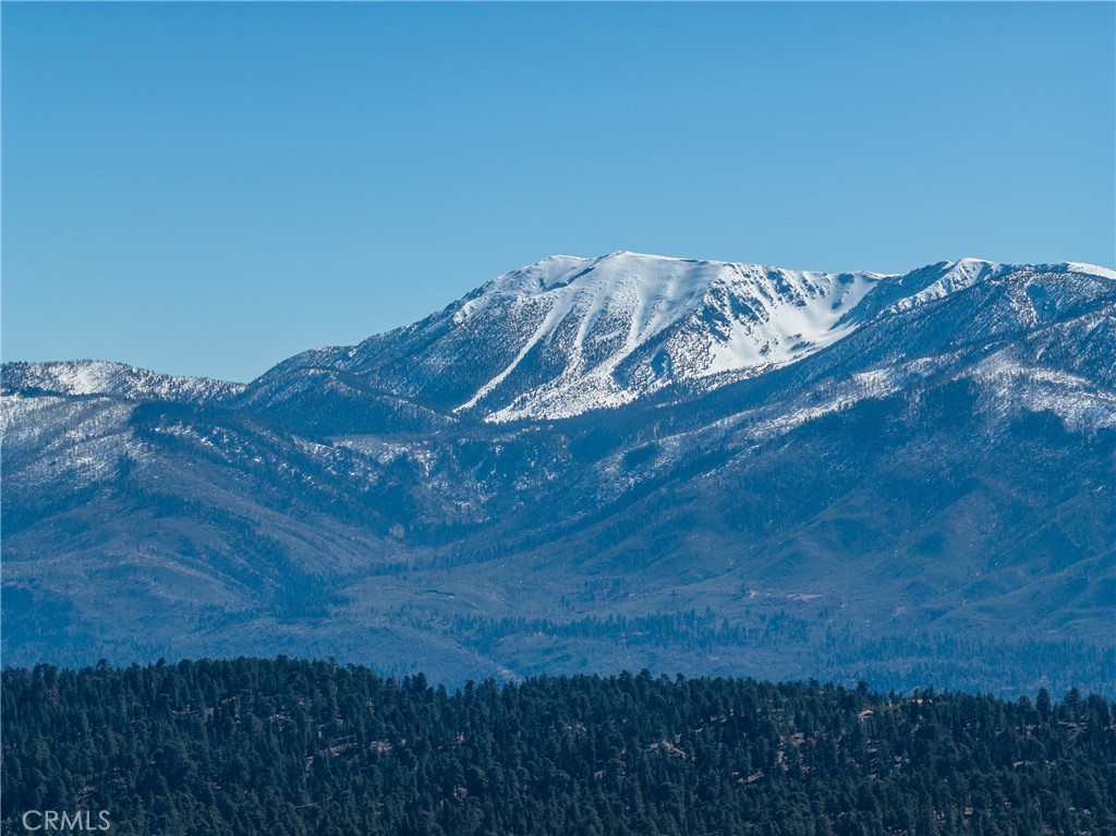 https://media.crmls.org/medias/02a31d9a-21d8-40c5-844d-381dc0e9e58a.jpg?preset=X-Large