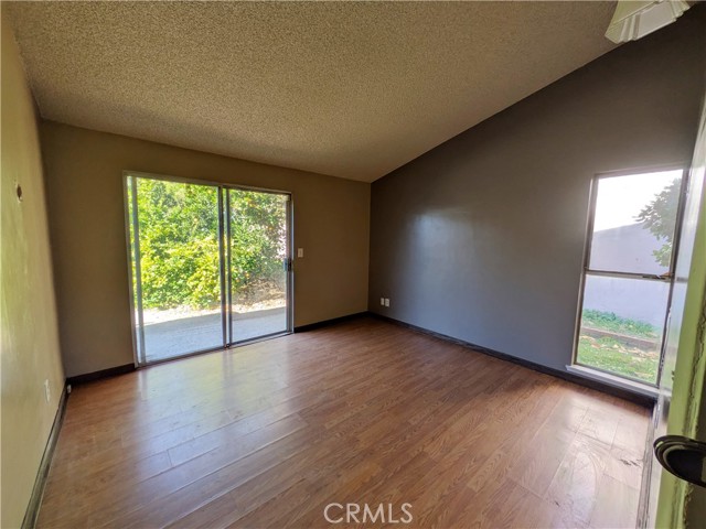 Detail Gallery Image 7 of 9 For 8401 Cozycroft, Winnetka,  CA 91306 - 3 Beds | 3 Baths