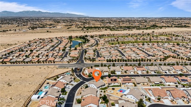 10237 Cotoneaster Street, Apple Valley CA: https://media.crmls.org/medias/02a3a9da-07d3-4dab-9297-07be890c52b3.jpg