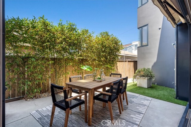 409 9th Street, Manhattan Beach, California 90266, 6 Bedrooms Bedrooms, ,4 BathroomsBathrooms,Residential,Sold,9th,SB23133381