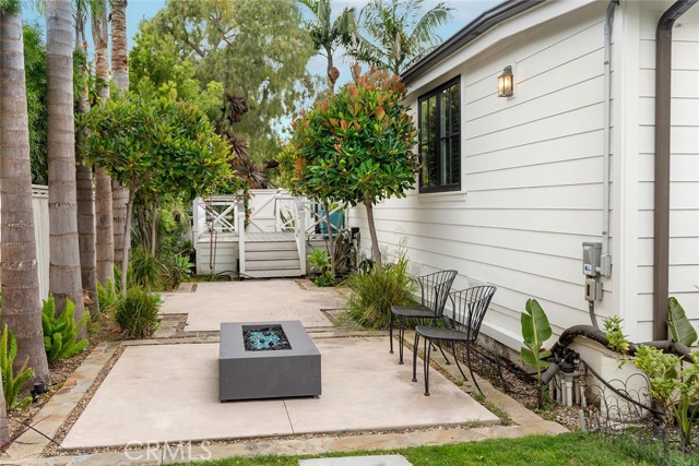 411 Poplar Street, Laguna Beach CA: https://media.crmls.org/medias/02a654ab-a3a2-477d-9756-f8aed6f9684b.jpg