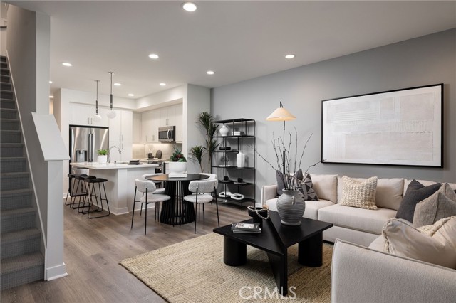 Detail Gallery Image 3 of 6 For 143 S Tulip Ave, Compton,  CA 90220 - 3 Beds | 3 Baths