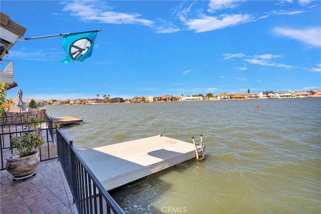 https://media.crmls.org/medias/02a6dec3-06d5-4564-9d08-0e5e6a629df0.jpg?preset=X-Large